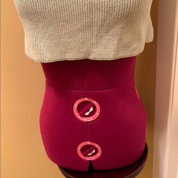 Wilfred Cayenne Halter Crop Top with ties in the back - Picture 2 of 13